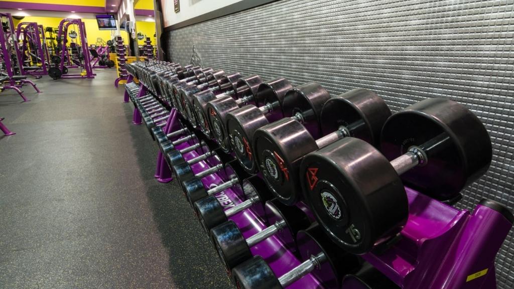 does planet fitness have dumbbells? 2